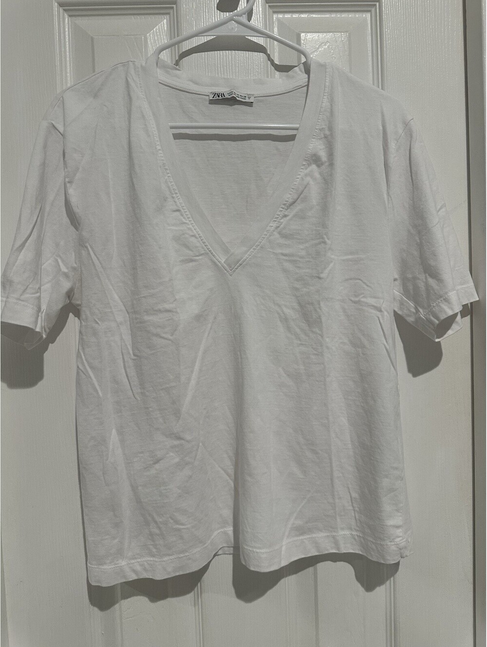 Zara V-Neck Short Sleeve T-Shirt Unisex Medium White Basic Essential T-shirt